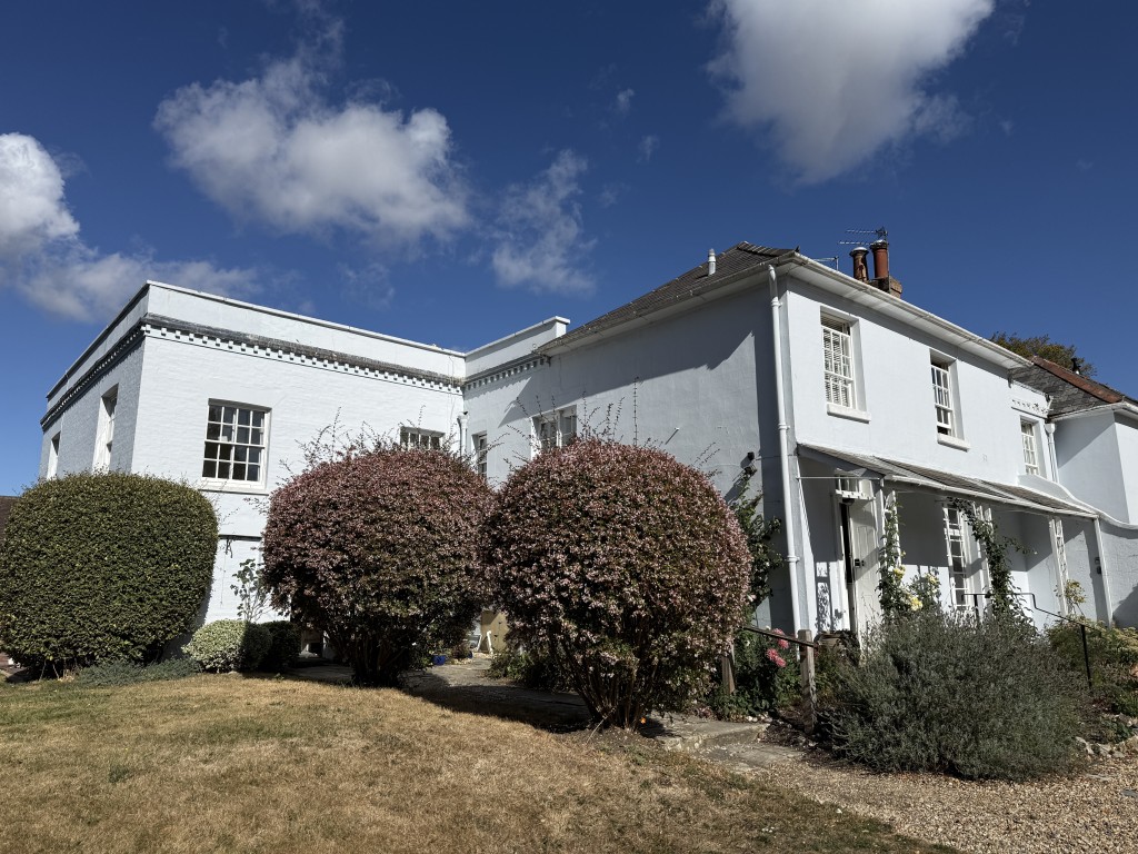 Lot: 192 - TWO-BEDROOM FLAT IN NEED OF IMPROVEMENT - View of the side elevation of Westfield House